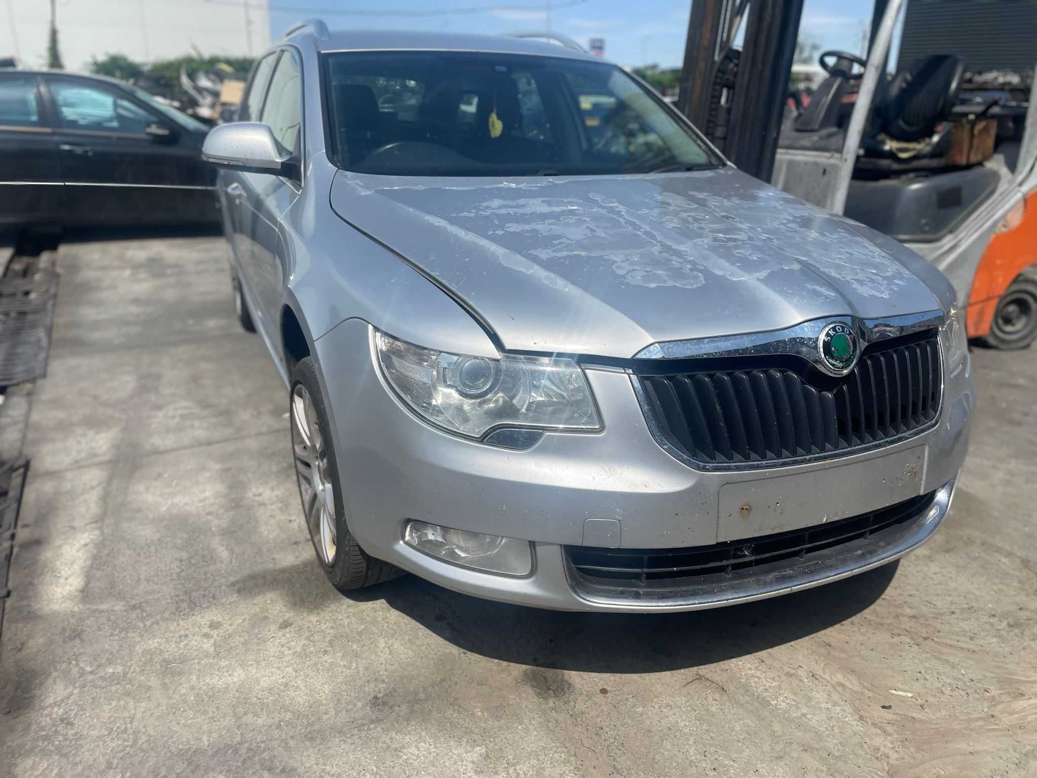 Dezmembrez Skoda Superb 2 2012