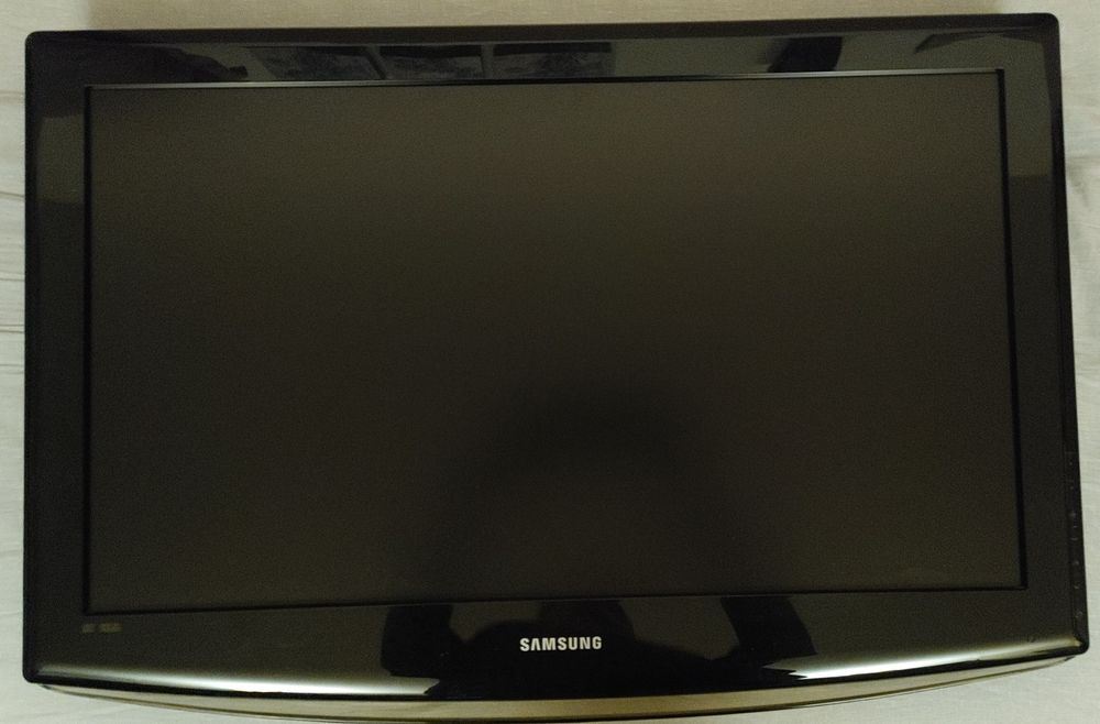 Телевизор Samsung 32 инча LE32R81B LCD напълно изправен и работещ