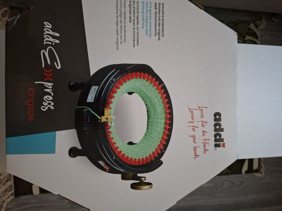 Vand mașinj de tricotat