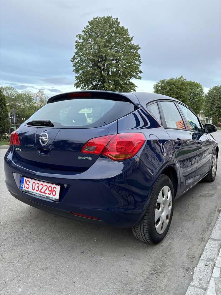 Opel Astra J / Motor 1.4 Benzina / An 2011