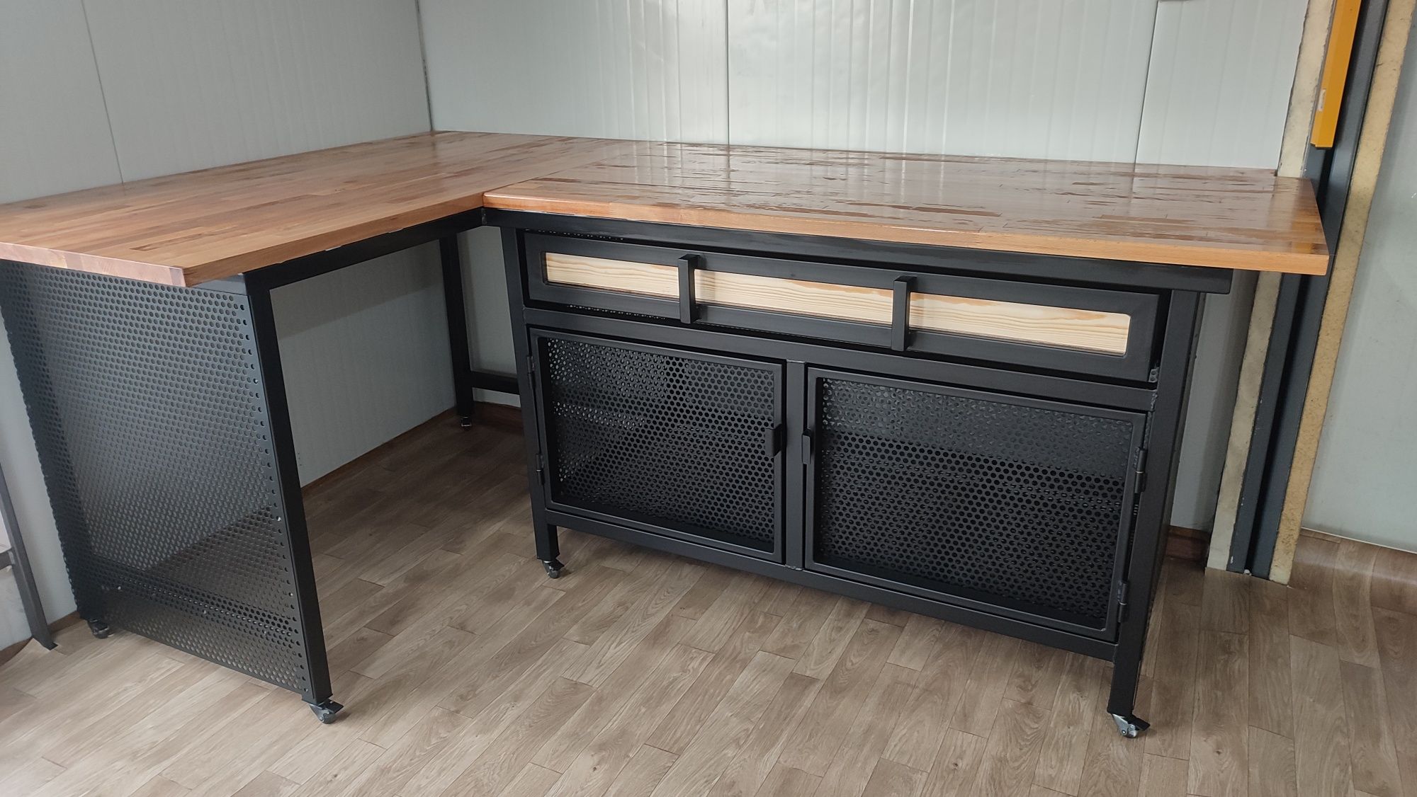 Mobilier interior-ext , gratare, porti, confectii metalice