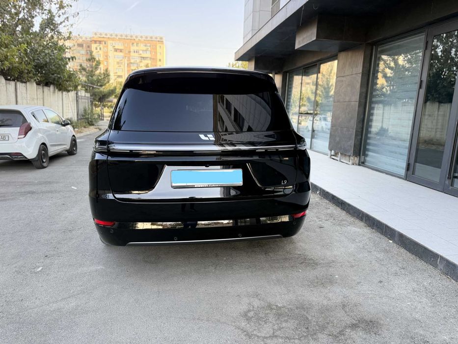 Li 9 Max. Srochna sotiladi.