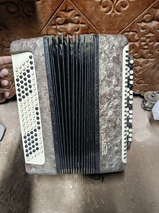 Баян 4 штуки нужен ремонт