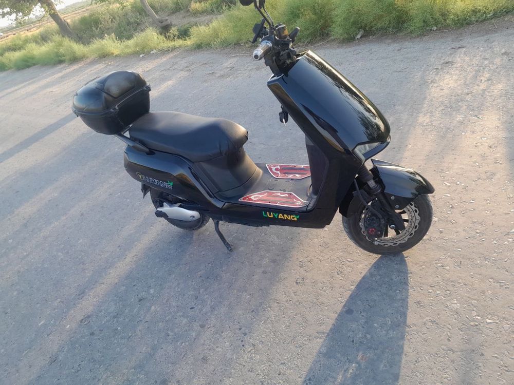 Skuter elektronni