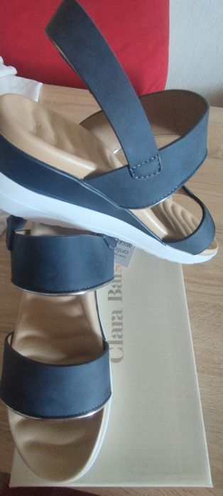 Нови сини сандали с етикет 38 номер.30 лв