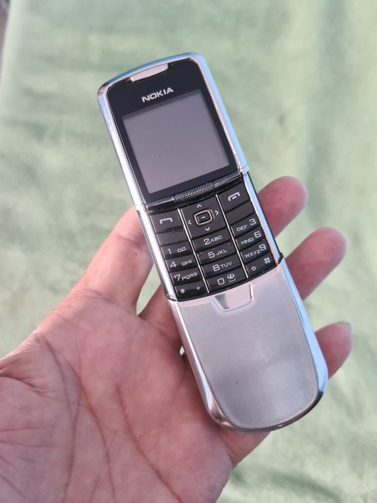 Vând Nokia 8800 Silver