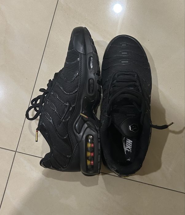 Nike air tn culoarea neagra