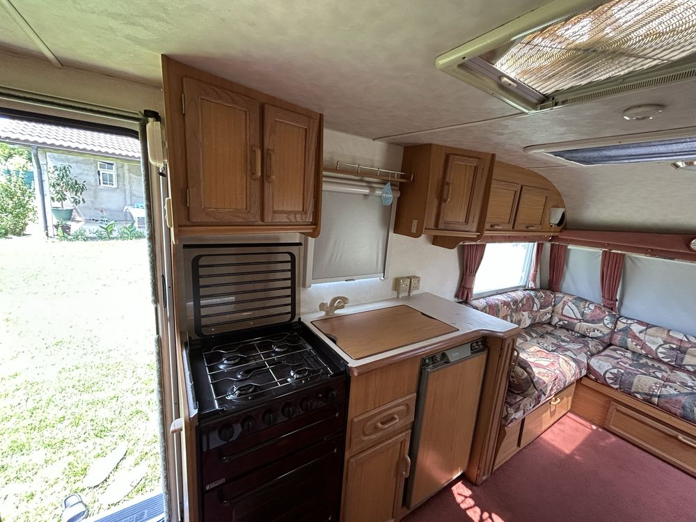 vand caravana Rialto 550-4 , 4 persoane
