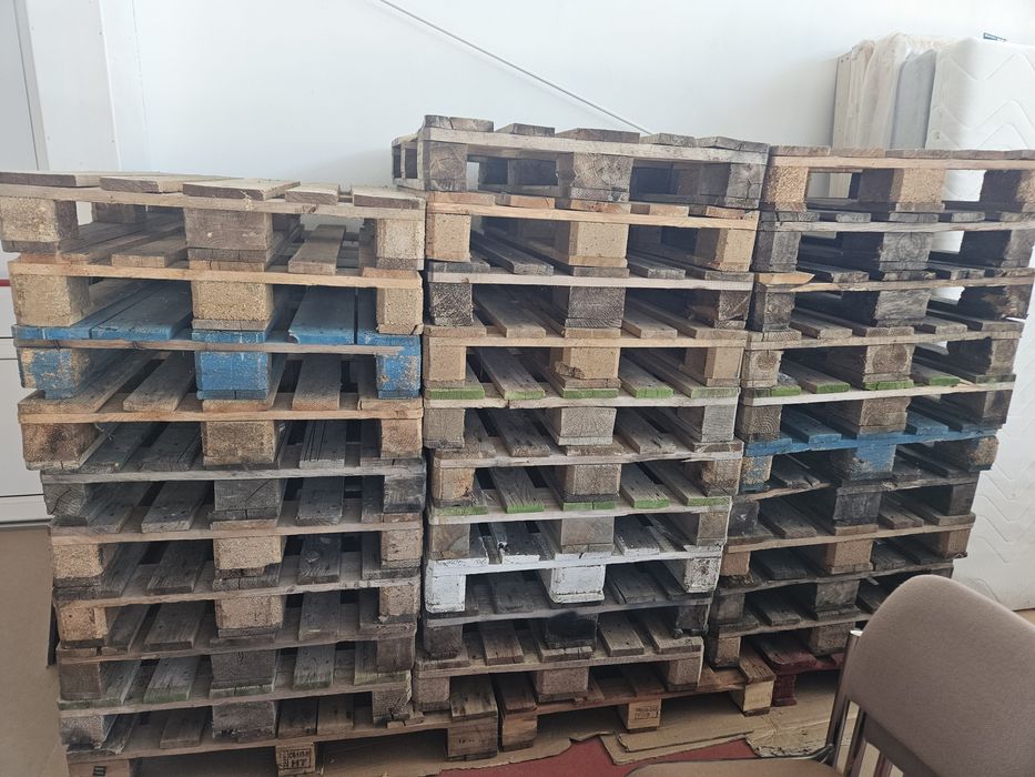 Vând paleți euro și non