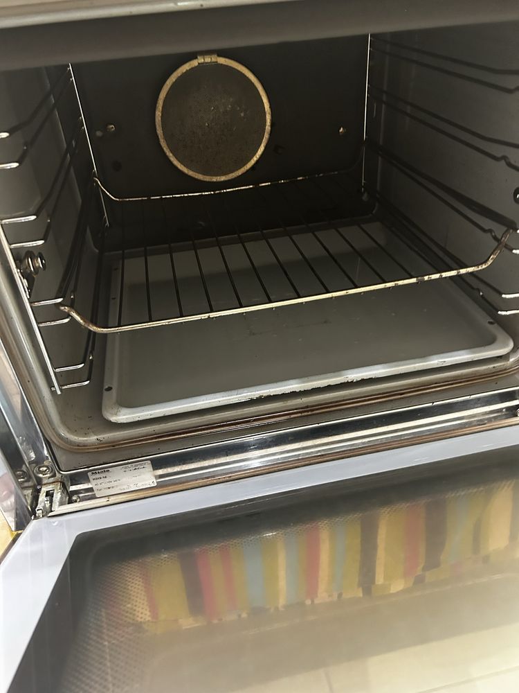 Фурна с плот за вграждане Miele