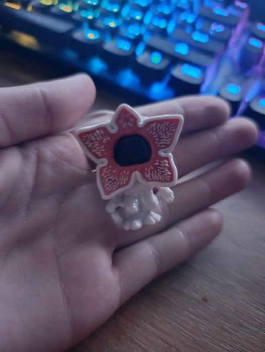 kinder joy stranger things демогоргон