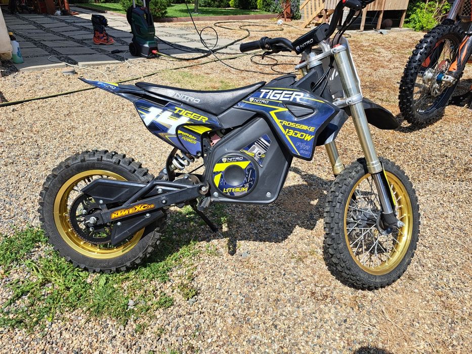 Moto electric pentru copii 6-10 ani