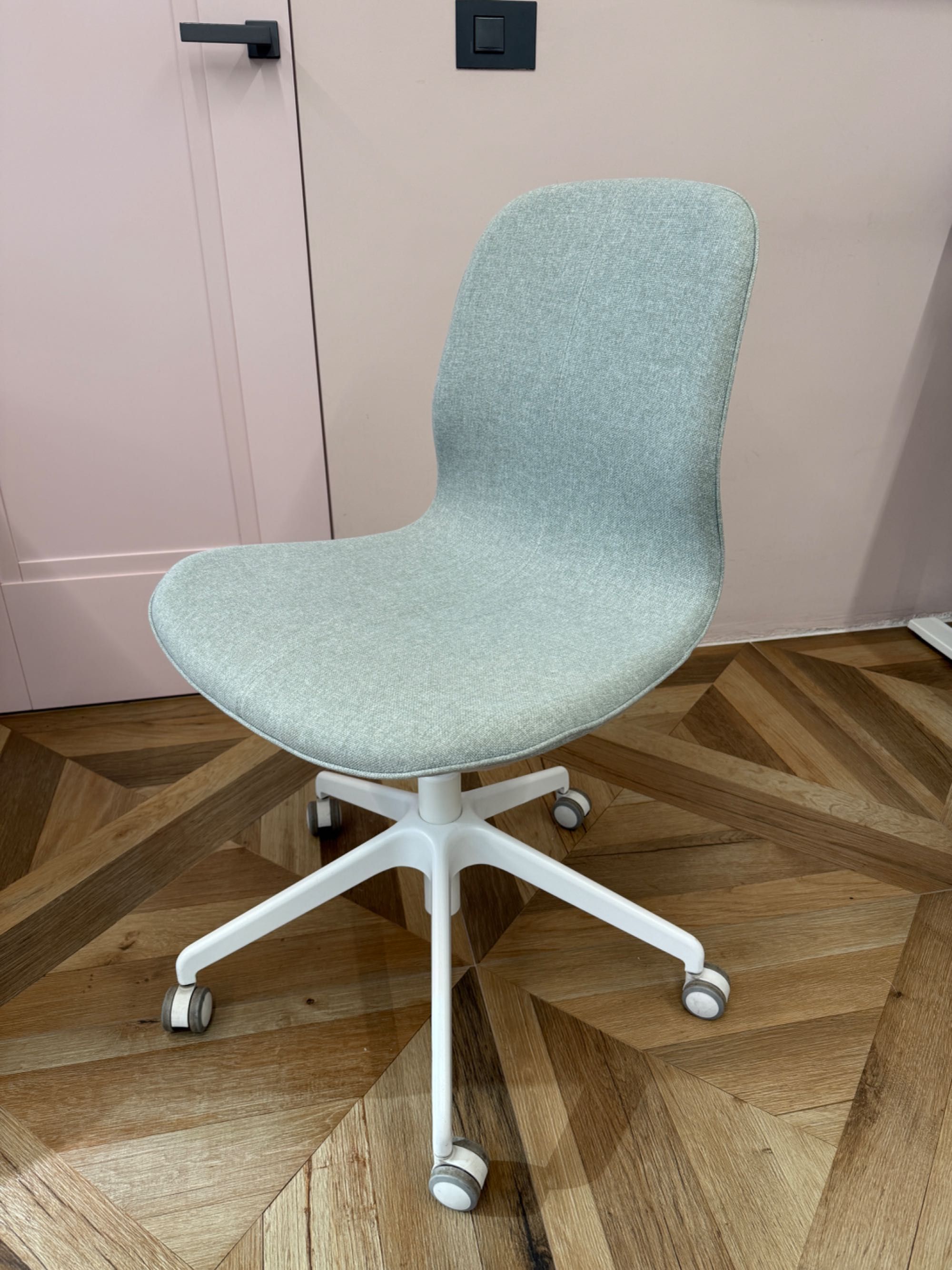 Регулируеми офис столове Ikea LANGFJALL - 6 бр.
