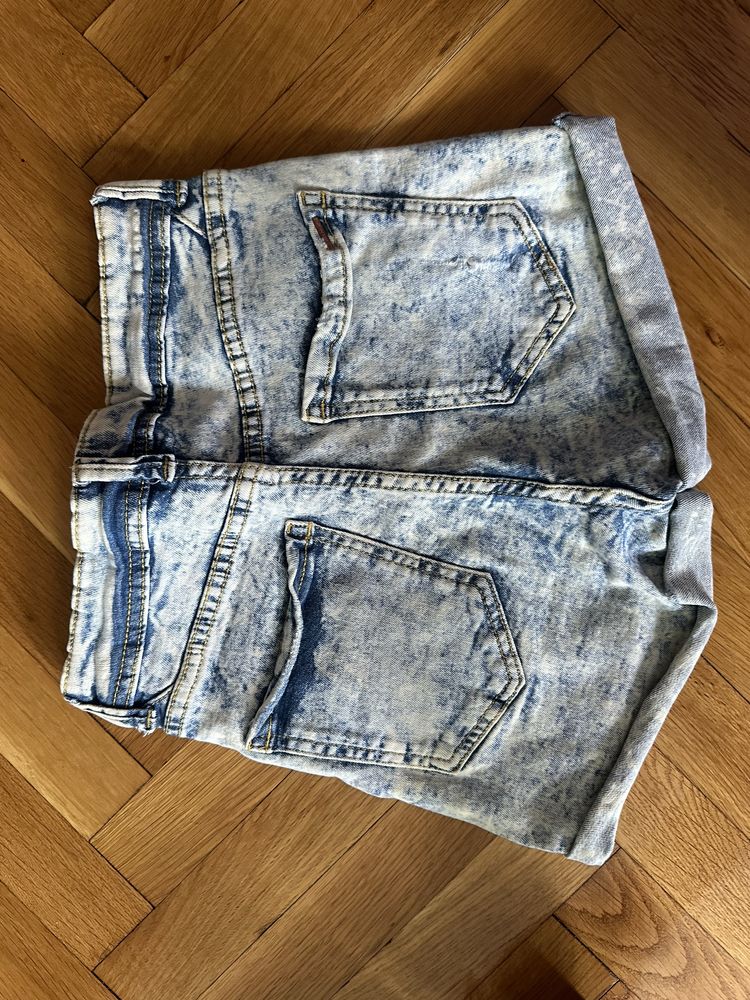 Къси панталони Zara Bershka