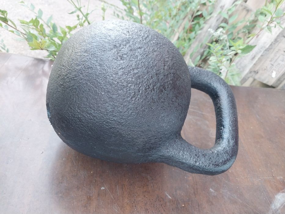 Гиря 24кг. Нестандартная маленькая литая.