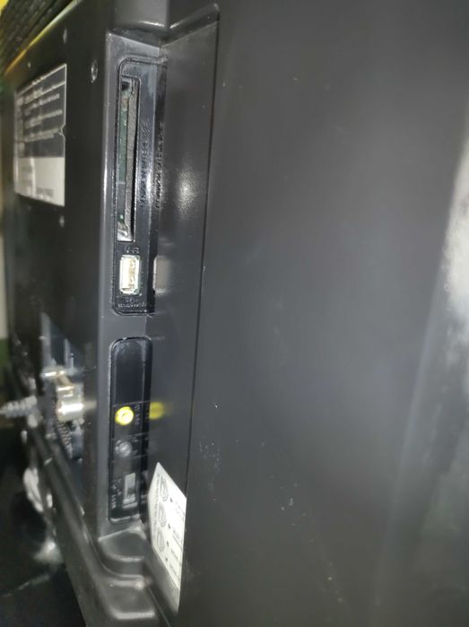 Продавам телевизор Hitachi 22 инча