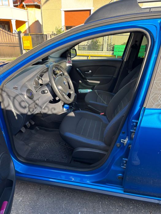 Dacia sandero stepway 2020 blue line