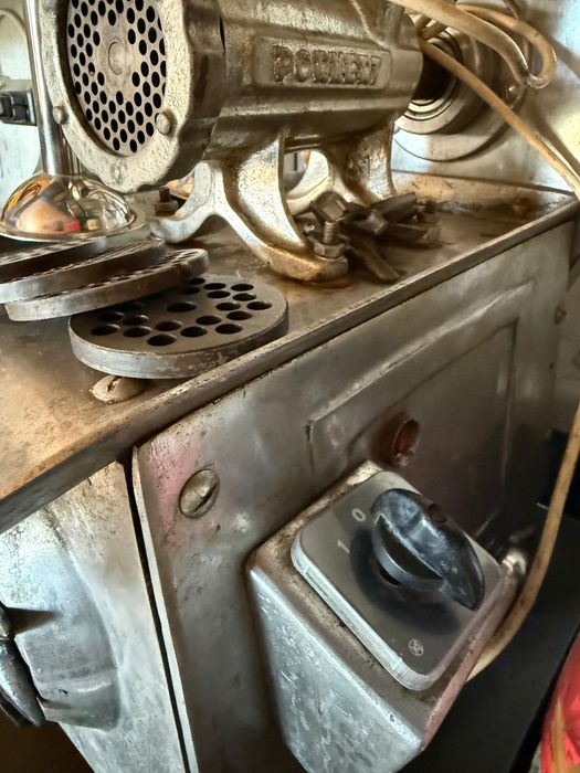 Месомелачка машина за мелене на месо