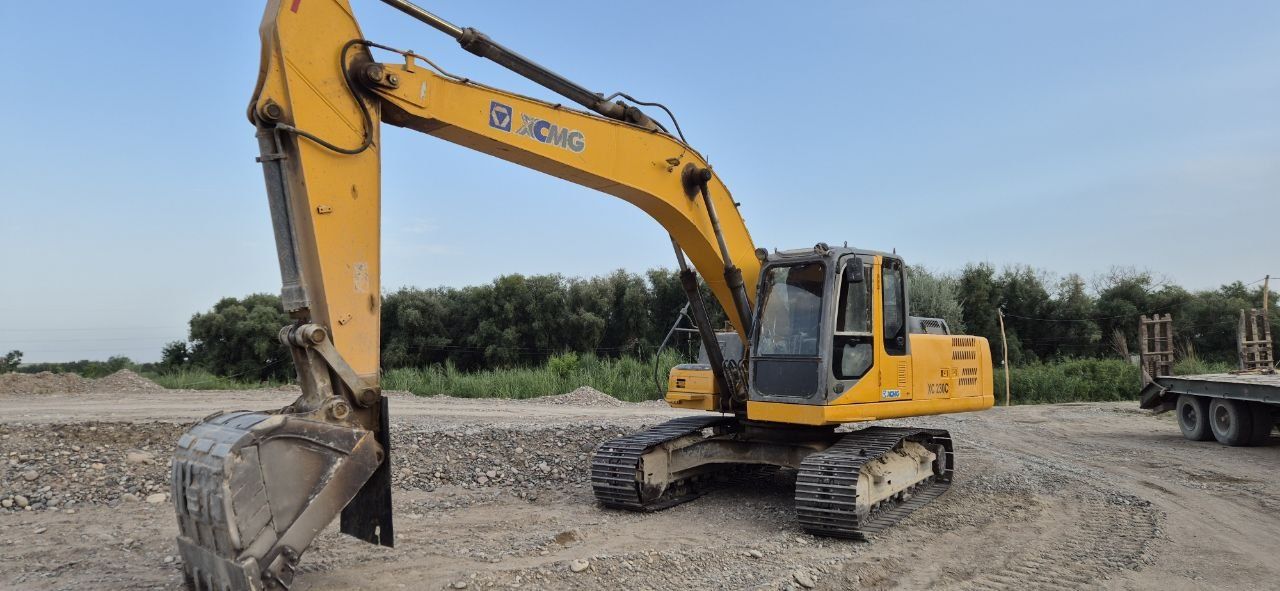 Экскаватор сотилади — XCMG XC230C