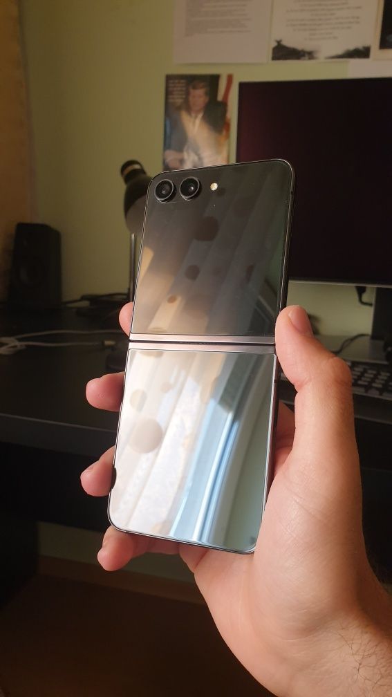 Чисто нов Samsung Galaxy Z Flip 5 512GB 8GB RAM