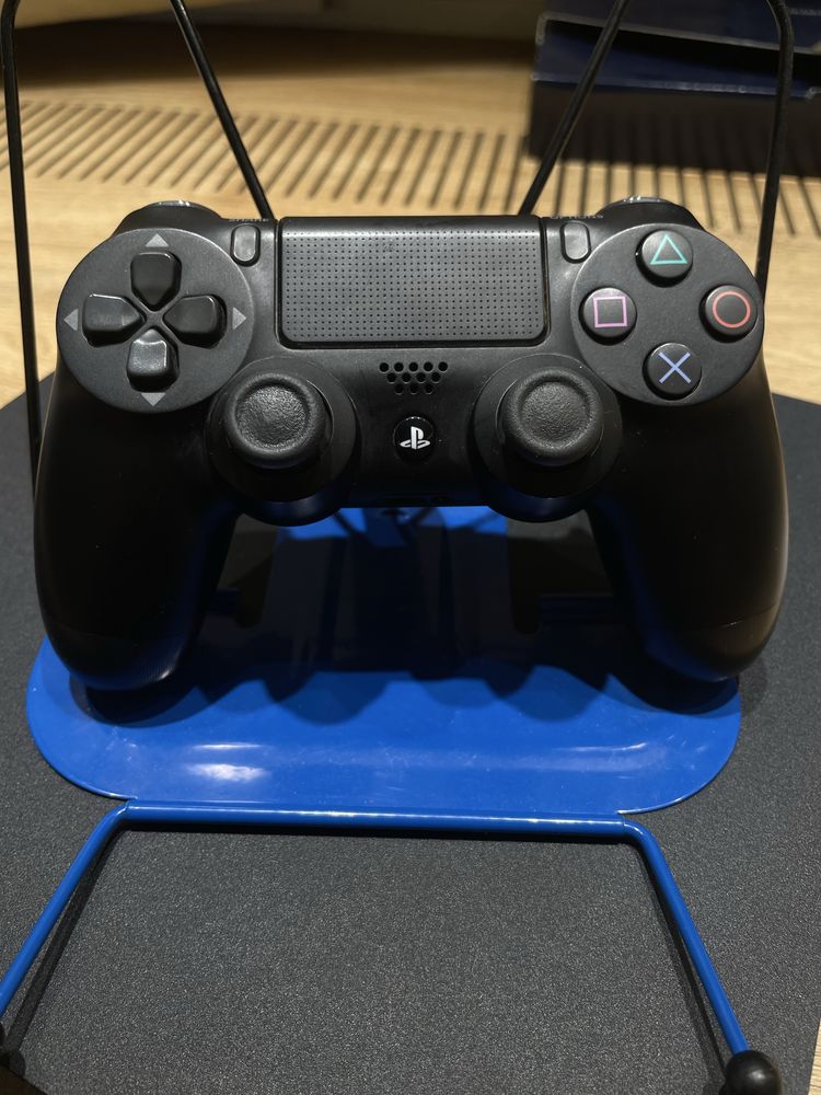 Продается Sony Playstation 4 slim