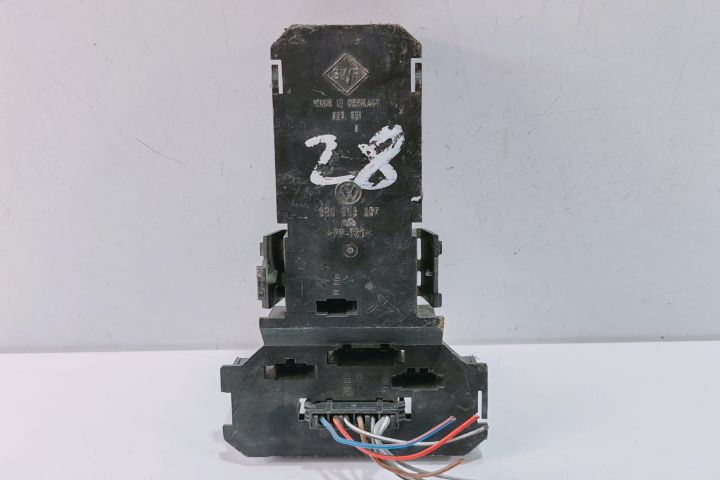Soclu  Stop Stanga  3B9945257 Volkswagen VW Passat B5