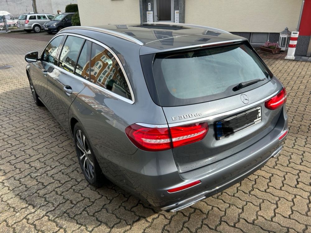 Mercedes-Benz E 300  4MATIC  Automat