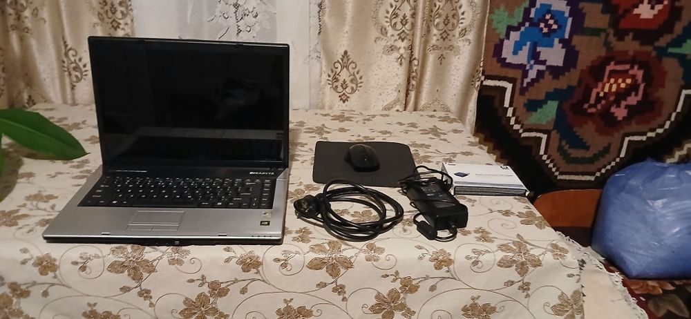 Laptop GIGABYTE modelul 15 G5