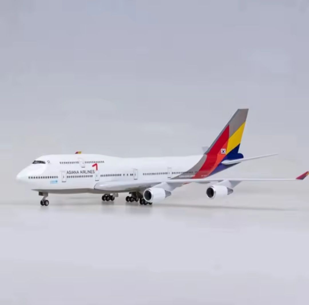 47 CM! FABULOASA macheta business avion LED Boeing 747 Asiana Airlines