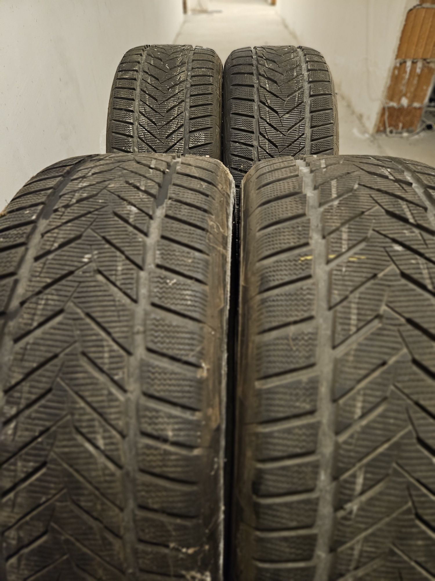 4бр. Зимни гуми Vredstein Wintrack Extreme S 275 40 20