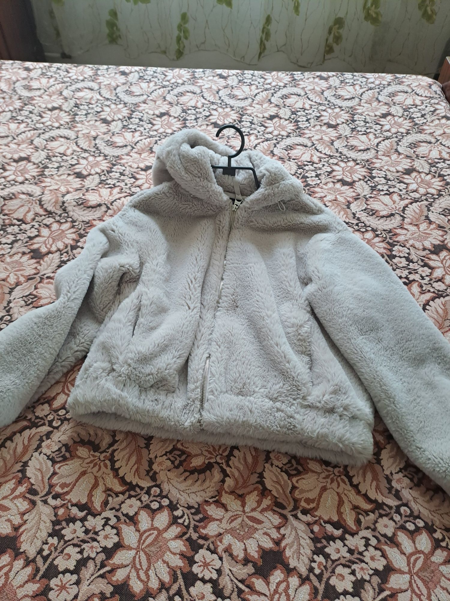 Яке BERSHKA S от еко кожа