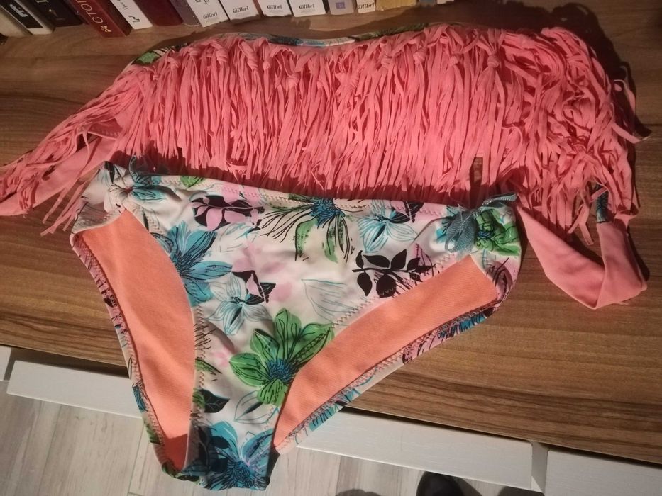 Бански 2 части - черен, цвят сьомга и плажна туника