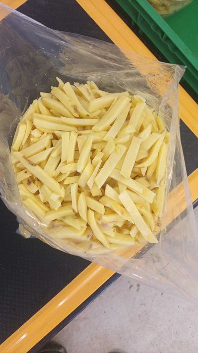 Cartofi feliaţi ambalaţi în vid