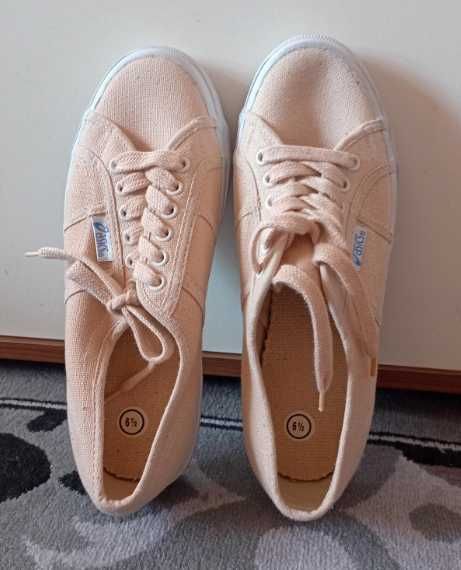 Оригинални дамски кецове Asics