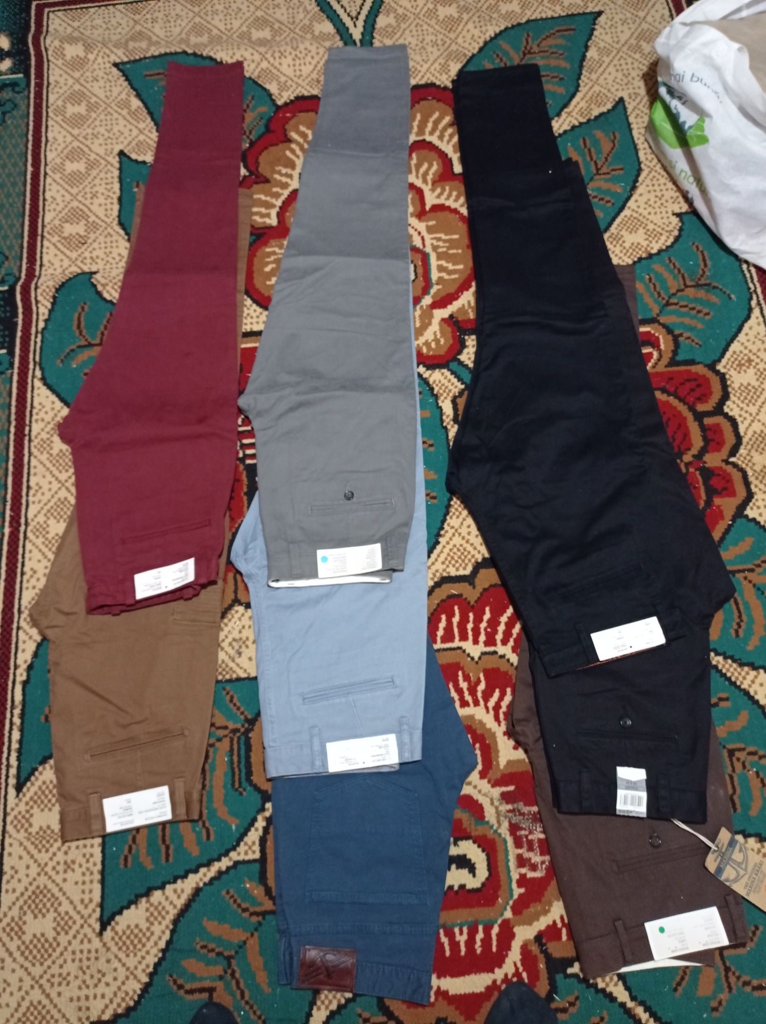 Vând/schimb Lot de îmbrăcăminte și încălțăminte nouă
Tricouri, bluze,