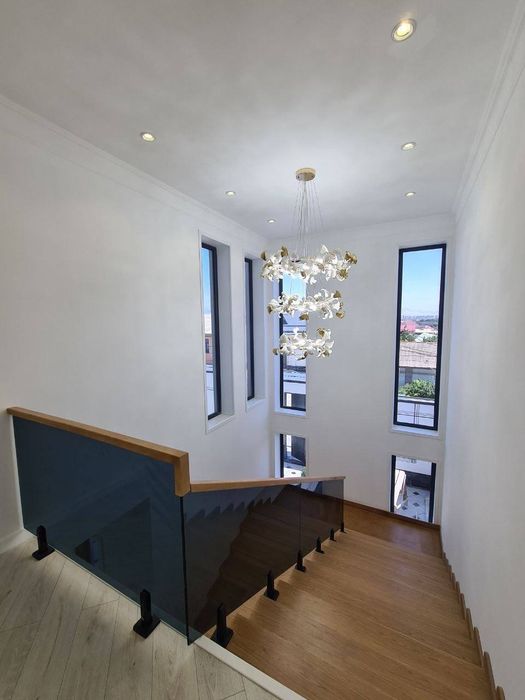 Продается 5ти комнатный дом,ул. Циолковского,М.Улугбекский р-н,360м2