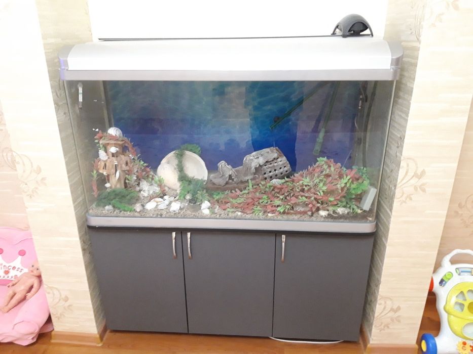 Продается б.у Аквариум