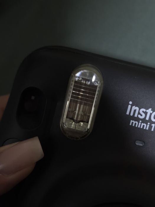 Fujifilm Instax Mini 11 — идеальное состояние!