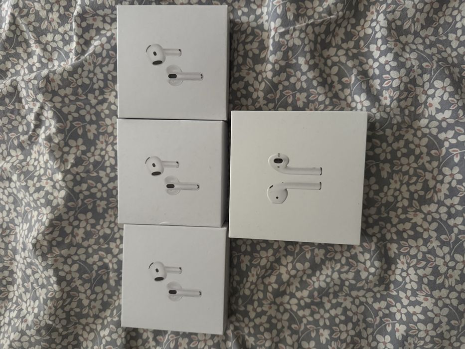 Casti Airpods generatia 2 si 4