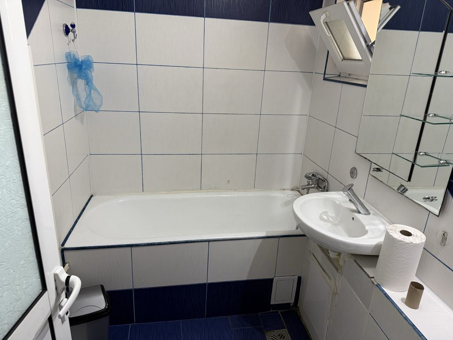 Inchirez apartament 4 camere.