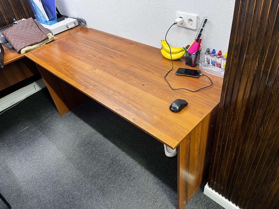 Продам столы офисные большие. Есть 10 столов