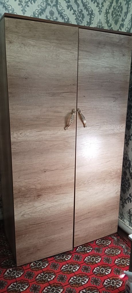 Срочно Продам 2 Шкафа для одежды и гладильную доску