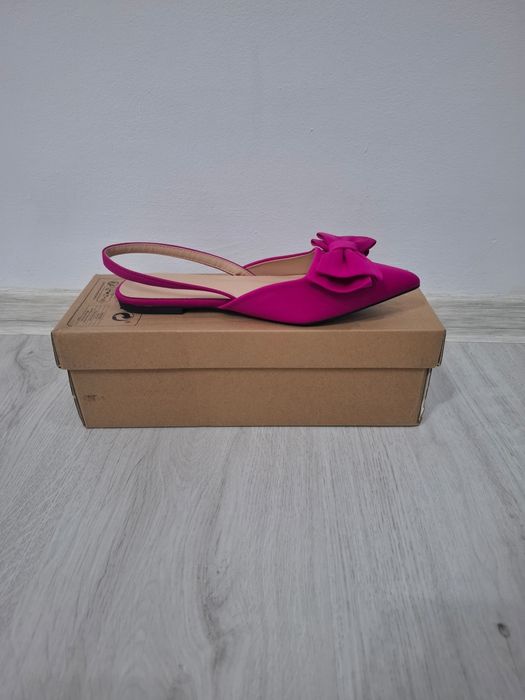 Vand sandale de ocazie