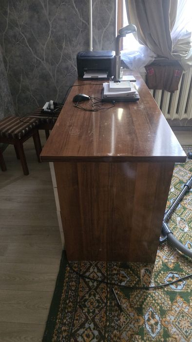 Стол рабочий в хорошем состоянии