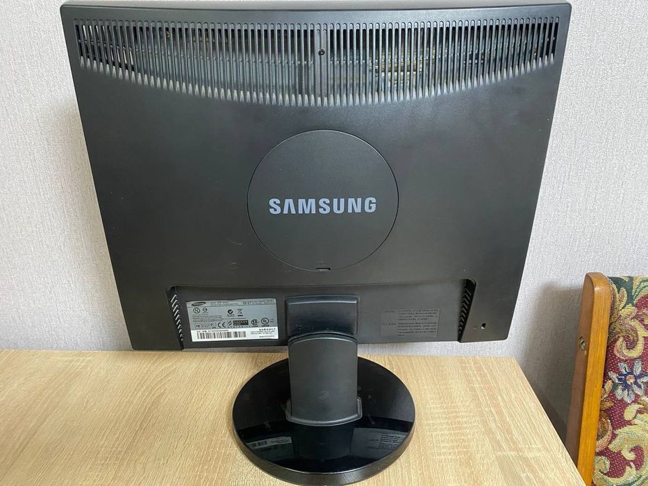 Монитор Samsung SyncMaster 943NX
