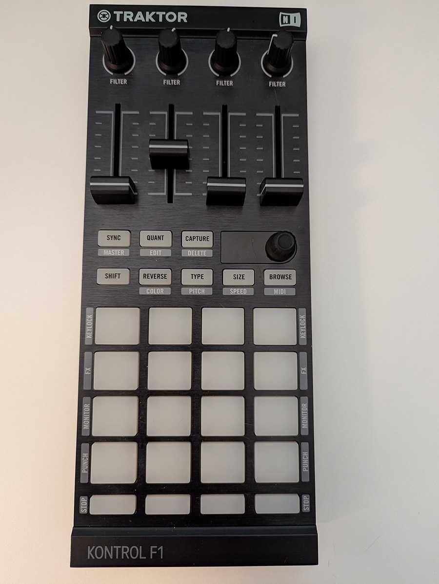 Native Instruments Traktor F1 / Z1 & 2 x X1  DJ Setup