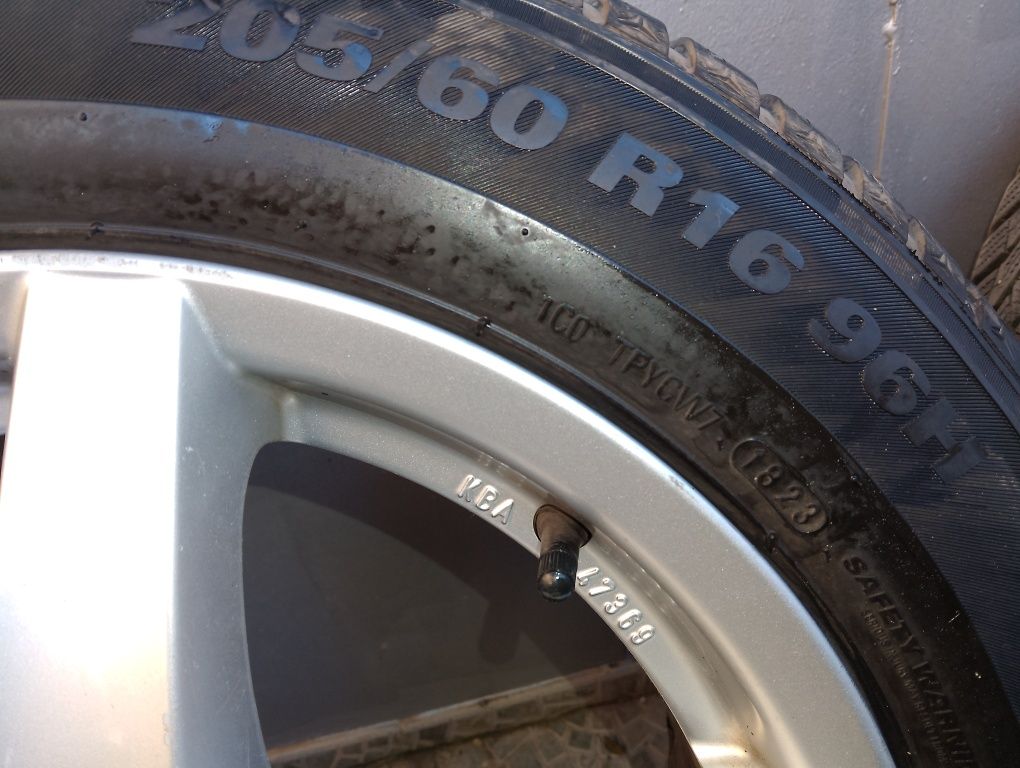 Алуминиеви джанти Ronal 5*114.3*16 със зимни гуми Kumho 205/60/16 23 г
