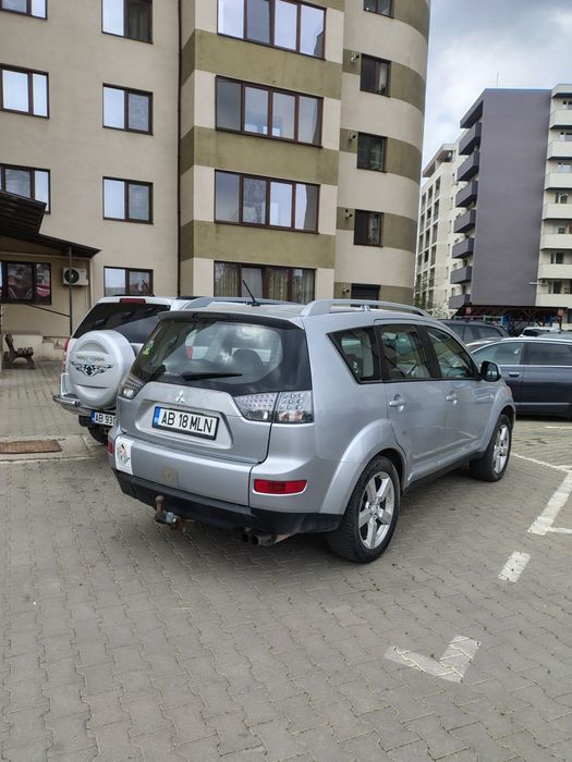 Vând Mitsubishi outlander!