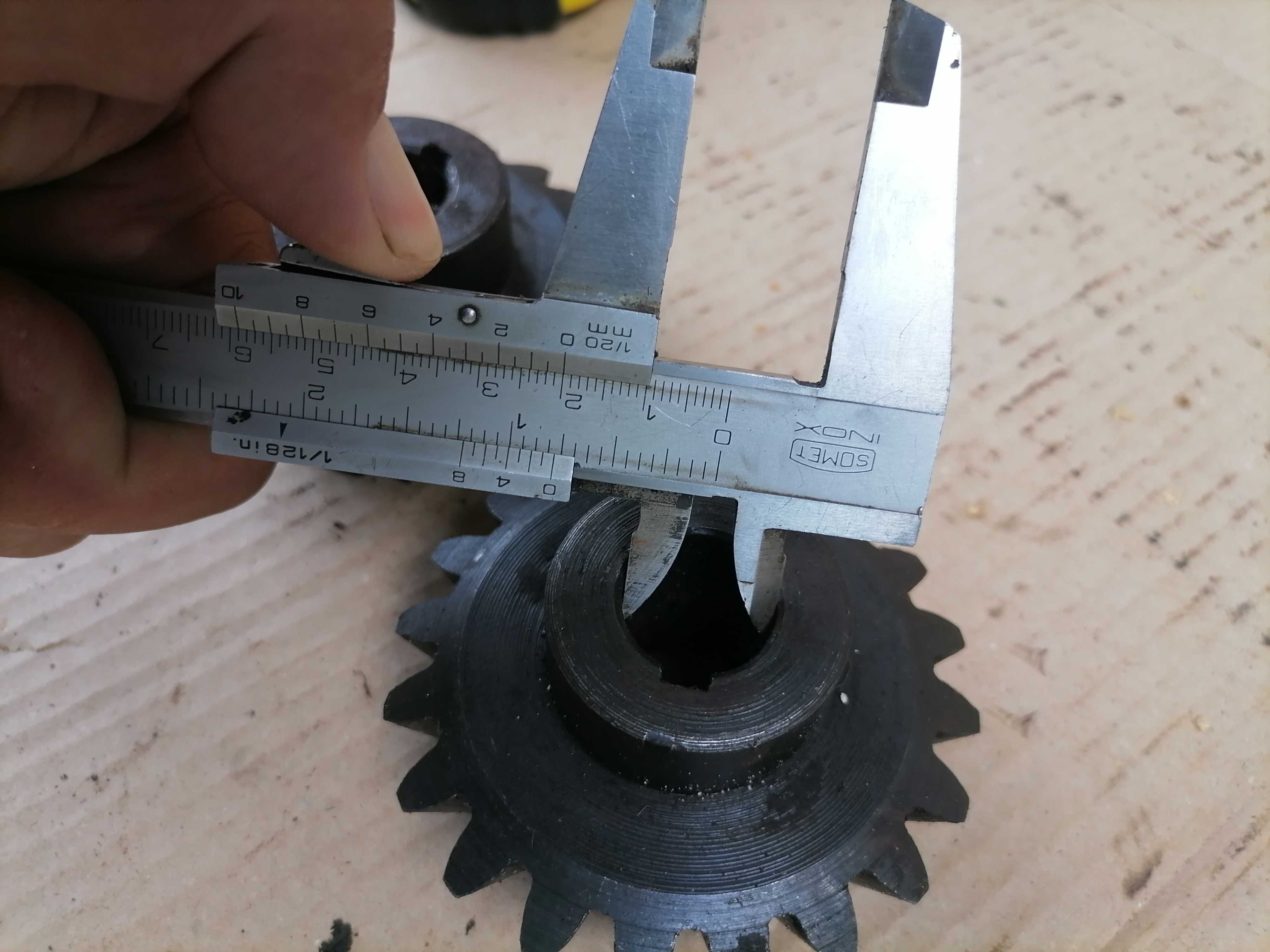 Pinion conic la 135 de grade