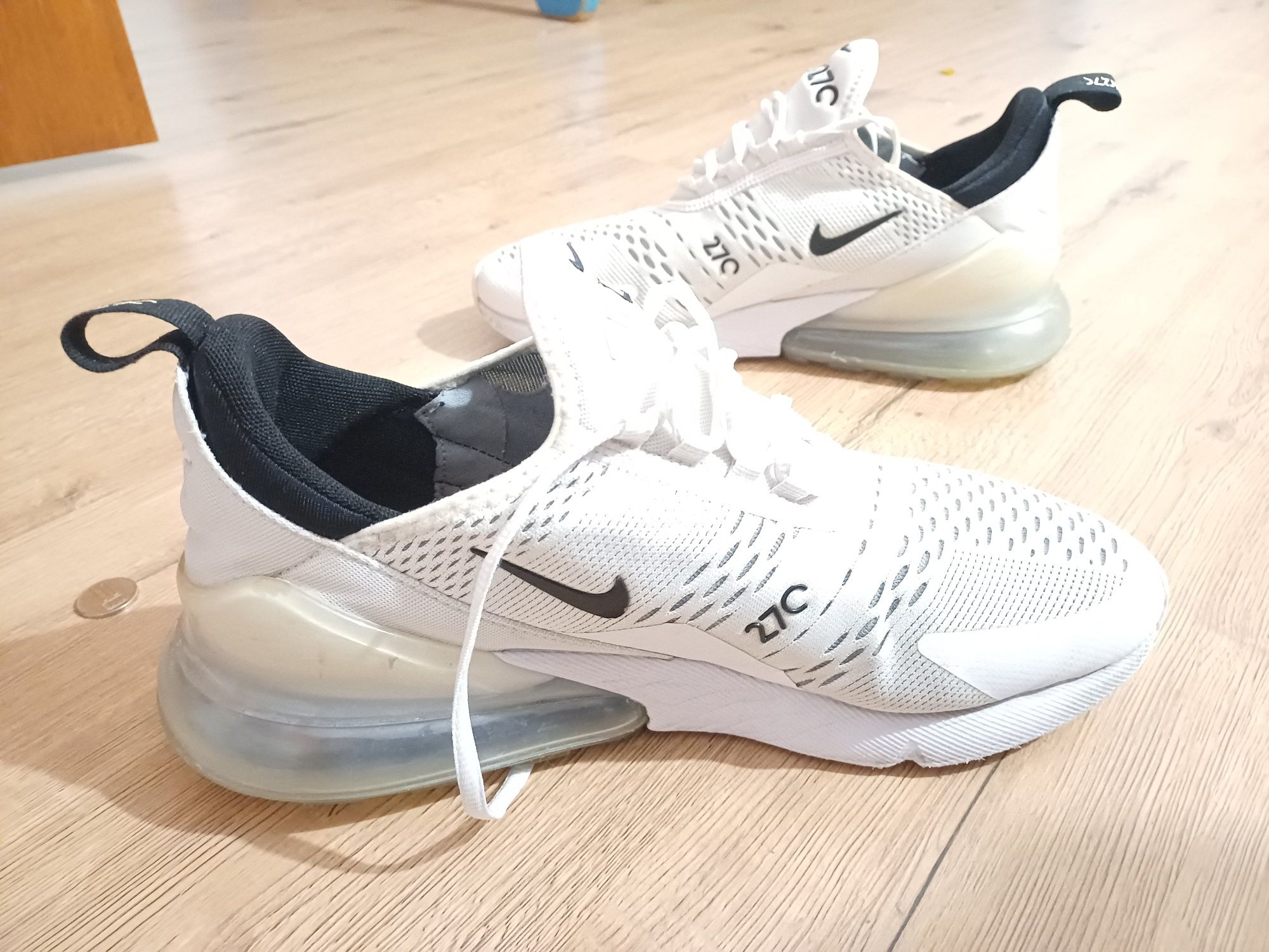 Vând air max 270